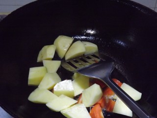 鸭腿炖土豆的做法步骤：7