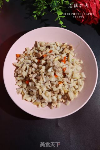 莲藕丁炒肉的做法