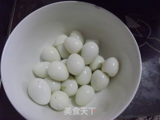 红酒排骨鹌鹑蛋的做法步骤：5
