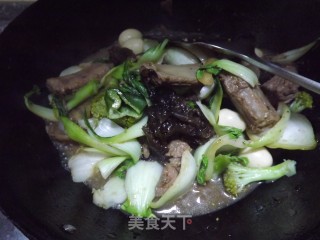 红酒排骨鹌鹑蛋的做法步骤：10