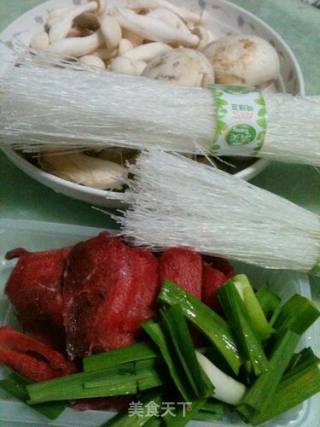 菌菇牛肉粉的做法步骤：1