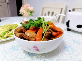 胡萝卜炖牛尾的做法