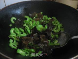 苦瓜木耳炒的做法步骤：5