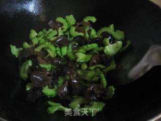 苦瓜木耳炒的做法步骤：6