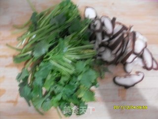 蘑菇豆腐汤的做法步骤：3