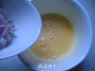 洋葱鸡蛋饼的做法步骤：2