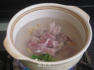 肉片黑木耳炖藕的做法步骤：3