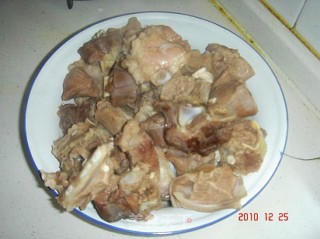 胡萝卜烧羊肉的做法步骤：2