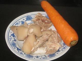 羊肉胡萝卜砂锅煲的做法步骤：1