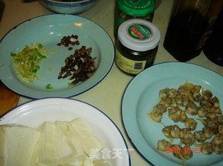 蘑菇锅塌豆腐的做法步骤：1
