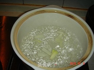 咸肉蔬菜砂锅的做法步骤：1