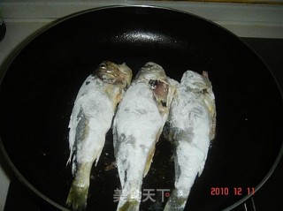 煎小黄鱼的做法步骤：3