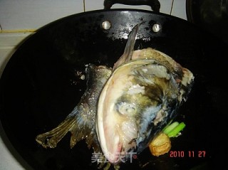 豆腐鱼汤的做法步骤：2