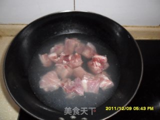 排骨炖土豆的做法步骤：2
