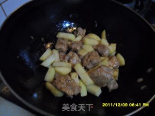 排骨炖土豆的做法步骤：6