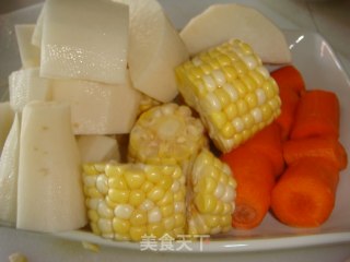 清鲜玉米羊肉汤的做法步骤：2