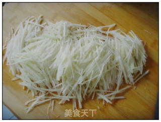 苤蓝炒木耳的做法步骤：2