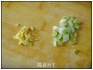 苤蓝炒木耳的做法步骤：3
