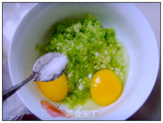 芹菜鸡蛋饼的做法步骤：2