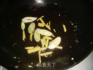杏鲍菇炒鸡蛋的做法步骤：8