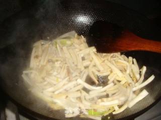 杏鲍菇炒鸡蛋的做法步骤：9