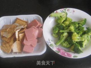 方腿肉香干炒西兰花的做法步骤：1