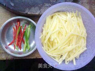 经典家常菜--酸辣土豆丝的做法步骤：2