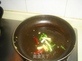 酱爆仔鸡的做法步骤：2