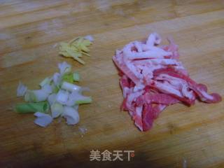 肉炒灯笼椒的做法步骤：3