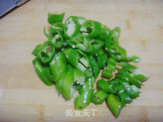 尖椒炒蛋的做法步骤：1