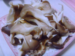 韭菜炒鲜蘑的做法步骤：2