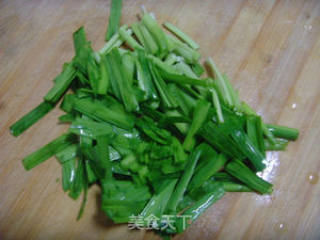 韭菜炒鲜蘑的做法步骤：3