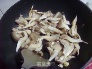 韭菜炒鲜蘑的做法步骤：6