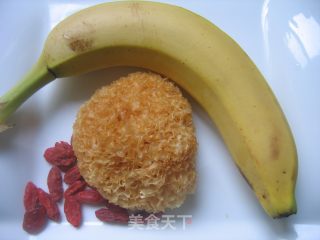 香蕉银耳羹的做法步骤：1