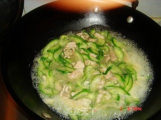 黄瓜肉片汤的做法步骤：3