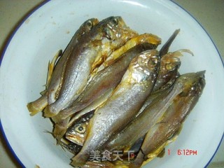 香煎小黄鱼的做法步骤：1
