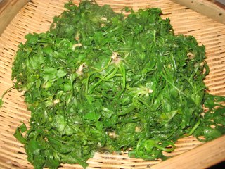 冬季没事--鲫鱼荠菜馄饨的做法步骤：1