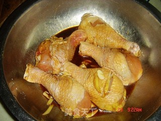 香煎鸡腿的做法步骤：1