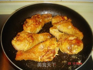 香煎鸡腿的做法步骤：3