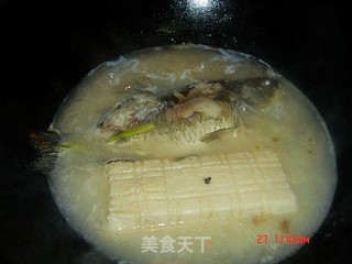 鲫鱼豆腐汤的做法步骤：2
