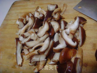 香菇炖粉条的做法步骤：1