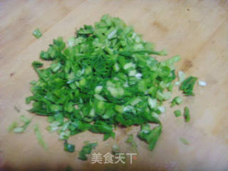 韭菜鸡蛋饼的做法步骤：1
