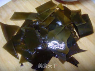 海带焖黄豆的做法步骤：1