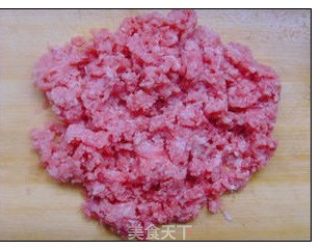 青椒猪肉馅水饺的做法步骤：2