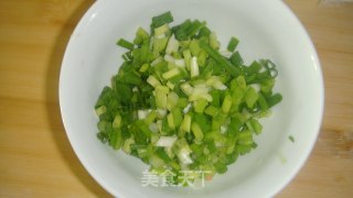 外酥内软------葱香油饼的做法步骤：3