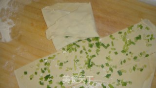 外酥内软------葱香油饼的做法步骤：5
