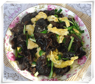 木耳炒韭菜的做法步骤：7