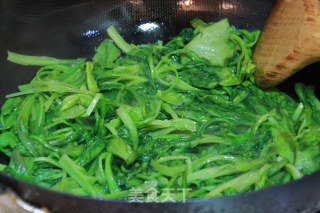 蒜炒茼蒿的做法步骤：2