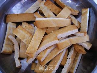 豆干炒肉的做法步骤：2