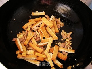 豆干炒肉的做法步骤：8
